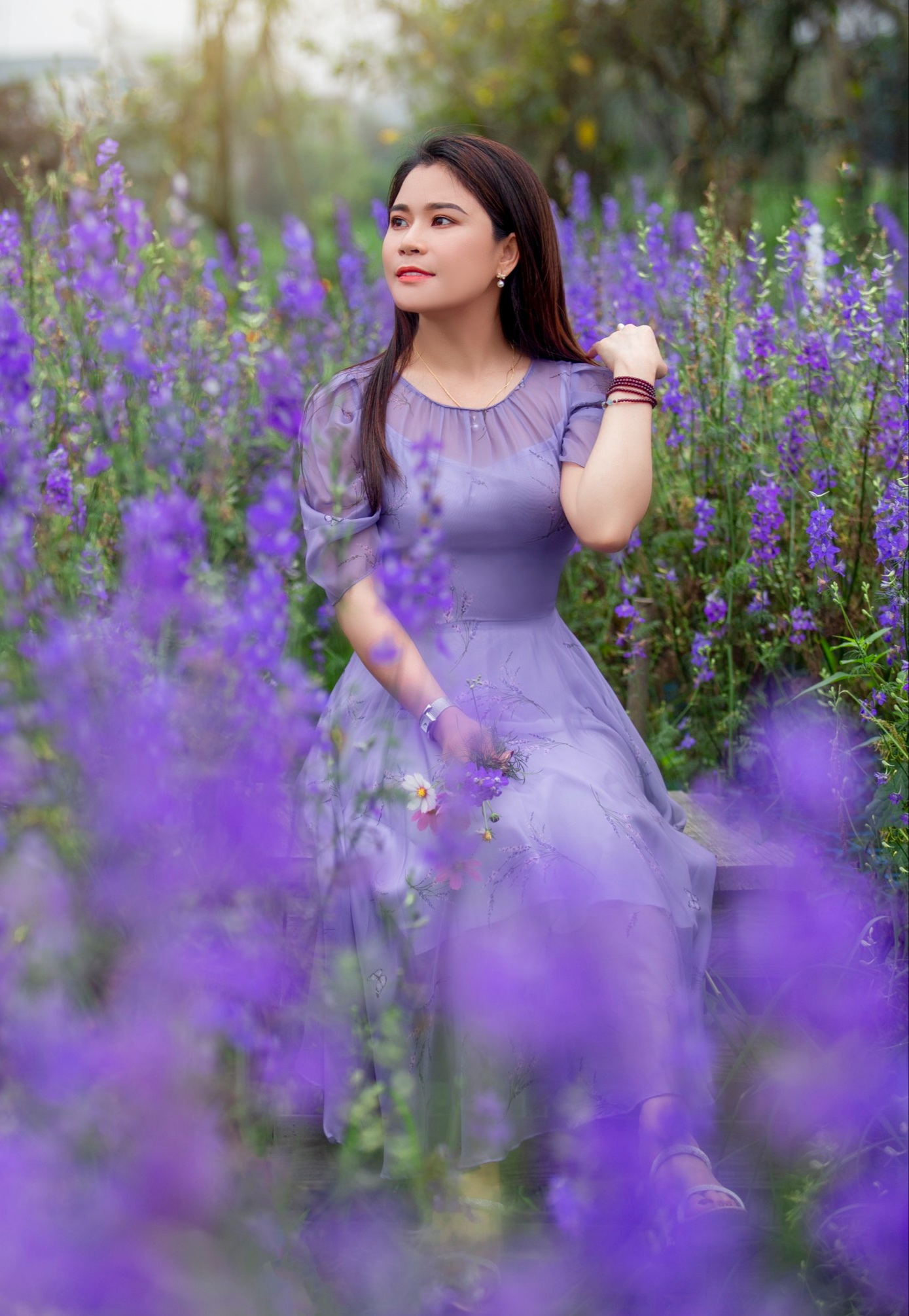 LƯNG CHỪNG…
